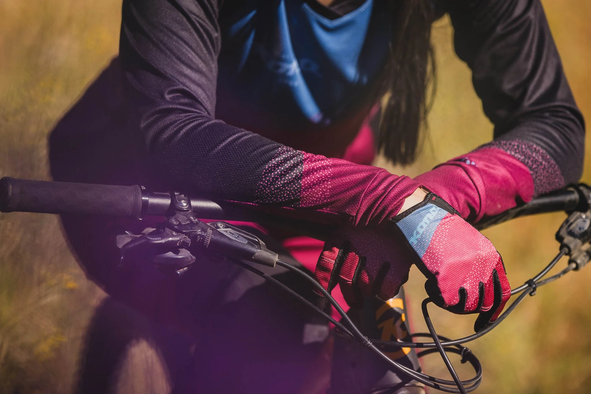 1206-women-s-vista-enduro-gloves-1.webp